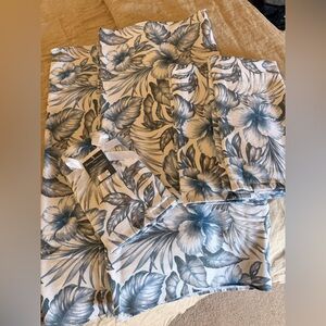 NWT Tommy Bahama Towel Set